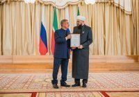 Минниханов вручил Самигуллину Благодарность Президента РФ