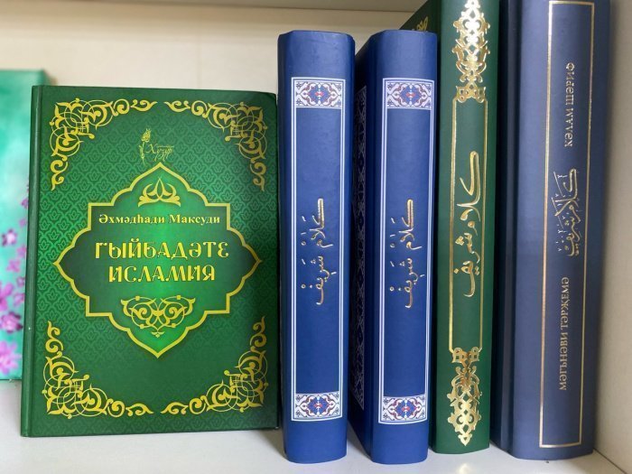 Книга "Гыйбадат Исламия" Хади Максуди выпущена на русском и татарском языках ИД "Хузур". Приобрести можно по ссылке.