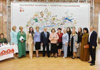Шаймиев посетил выставку «Вышитая карта Республики Татарстан»