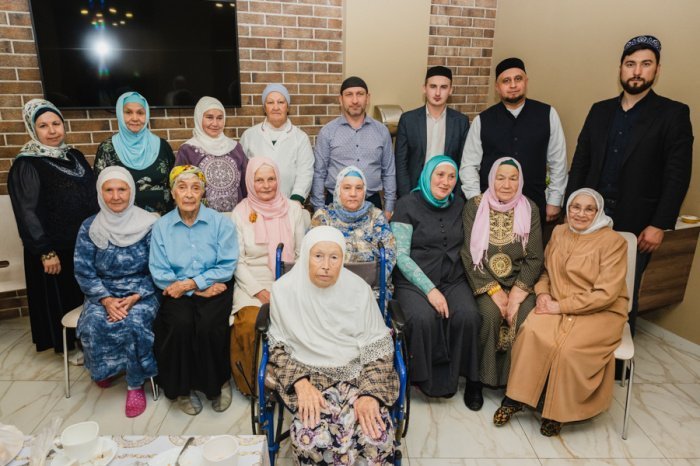 Муфтий поздравил ветеранов медресе «Мухаммадия» с Днем пожилых людей