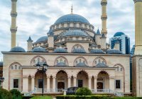 Мечеть «Сердце Чечни» в Грозном отмечает 15-летие