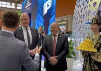 Вице-премьер Чернышенко посетил стенд Татарстана на выставке «Россия»