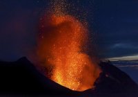 В Индонезии 11 человек погибли из-за извержения вулкана Марапи