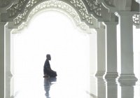 Нет принуждения в религии: Аллах направляет к Своему свету кого пожелает