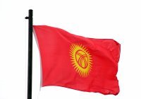 В Бишкеке впервые подняли обновленный флаг Киргизии