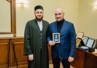 Муфтий наградил юриста Руслана Нагиева медалью «Единство»