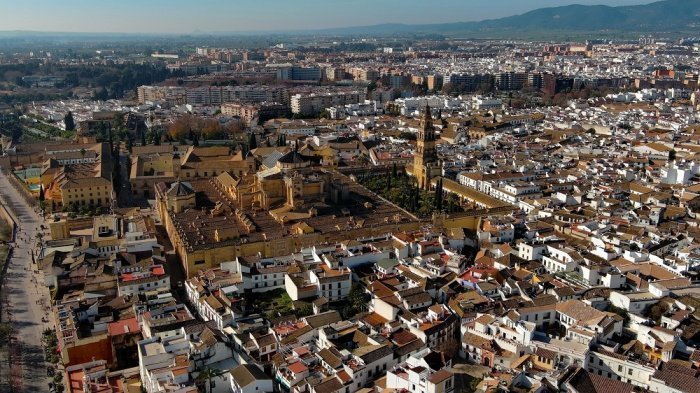 Вид с воздуха на мечеть Кордовы, Андалусия, Испания. Фото: Фото: vunavgallery/ elements.envato.com
