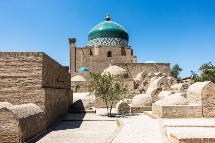 Древняя мечеть Ичан-Кала в древнем городе Хива, Узбекистан. Фото: wirestock/ elements.envato.com