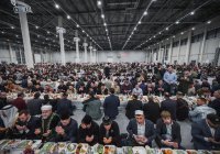 «Казань ифтарная»: как в столице Татарстана возродилась традиция коллективного разговения