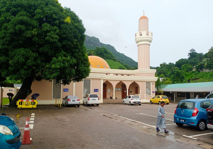Мечеть в райском уголке земли (Фото)