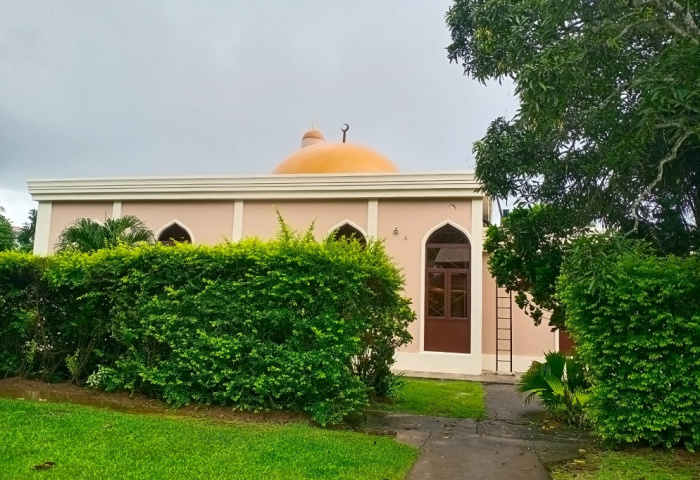 Мечеть в райском уголке земли (Фото)