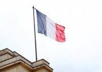 Во Франции депутата отстранили на две недели за флаг Палестины