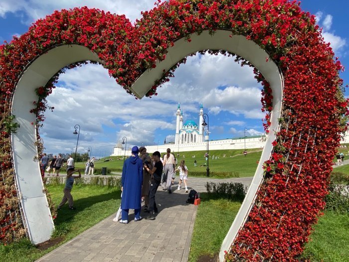 Любовь к Родине – половина веры: как прошел День города и Республики (Фоторепортаж)