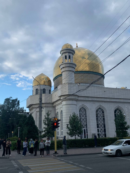 Главная мечеть в Алма-Ате, построенная на месте старой Татарской мечети  (Фоторепортаж)