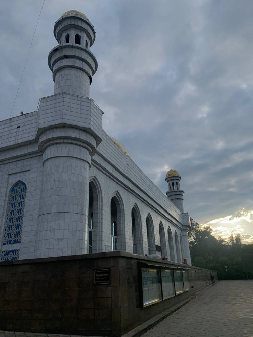 Главная мечеть в Алма-Ате, построенная на месте старой Татарской мечети  (Фоторепортаж)