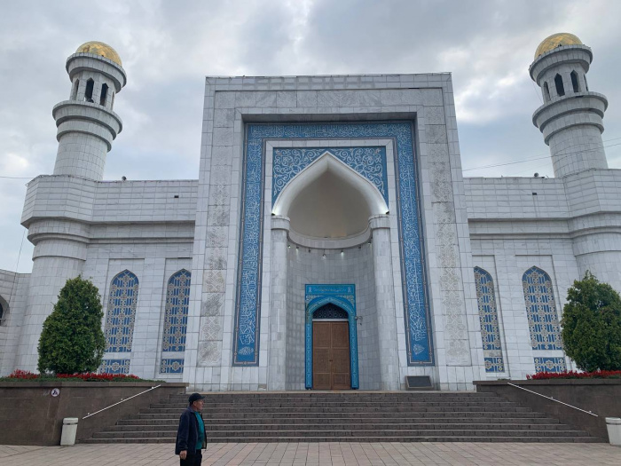 Главная мечеть в Алма-Ате, построенная на месте старой Татарской мечети  (Фоторепортаж)