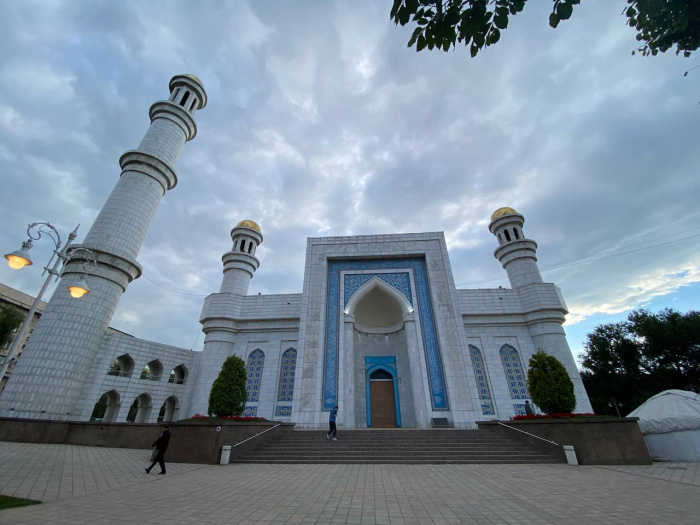 Главная мечеть в Алма-Ате, построенная на месте старой Татарской мечети  (Фоторепортаж)