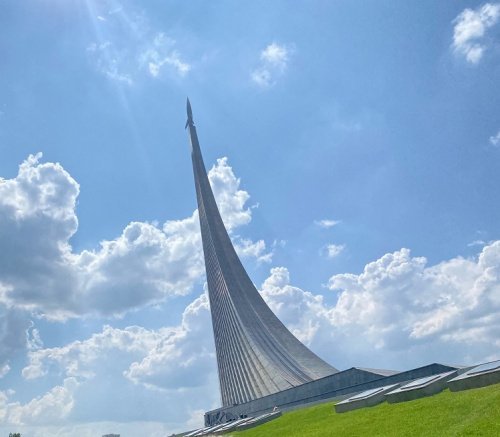 Монумент «Покорителям космоса» в Москве