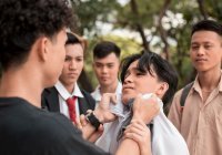 Как уберечь подростка от негативного влияния общества? (Видео)