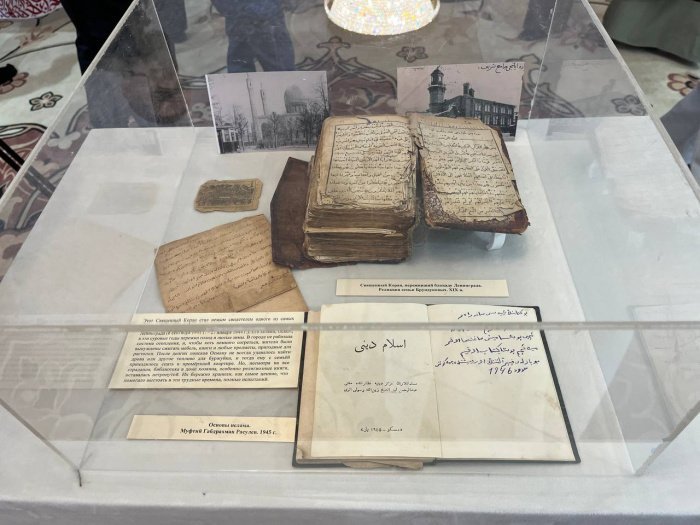 «Мир Корана»: в мечети «Марджани» представили уникальные экспонаты (Фото)