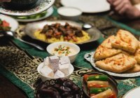 Трапеза на полу в исламском мире и секреты татарского сәке