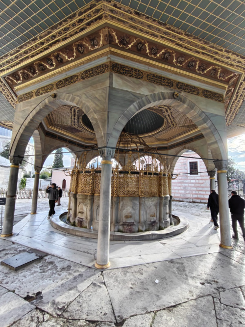 Шадывран — фонтан во дворе мечети, предназначенный для ритуального омовения. Фото: Ильдус Хисматуллин.