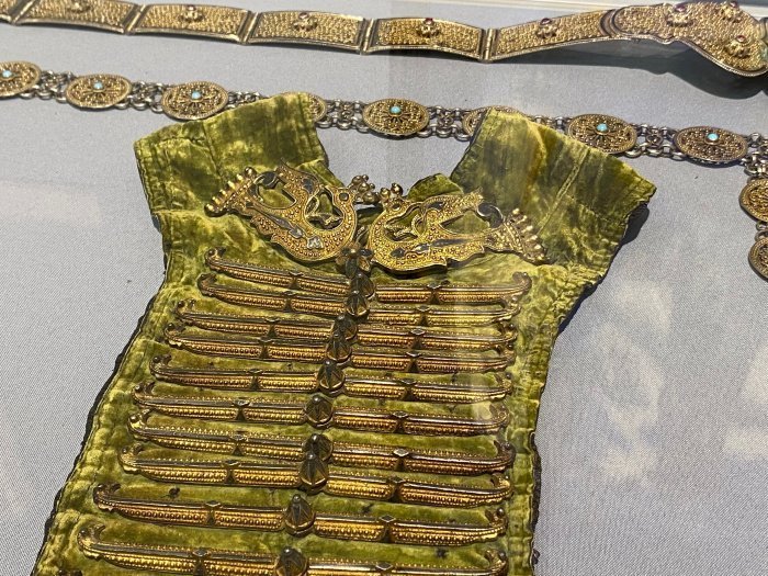 Нагрудник к национальному чеченскому женскому костюму. Конец XIX века.