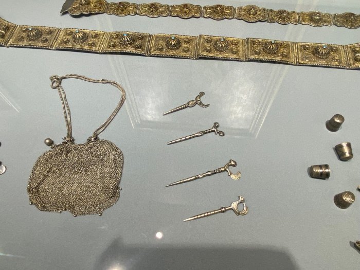 Сумочка и заколки сумочки для швейных принадлежностей. 1-я половина ХХ века