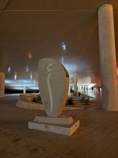 "Алиф". Национальная библиотека Катара. Фото: Роман Зиякаев.