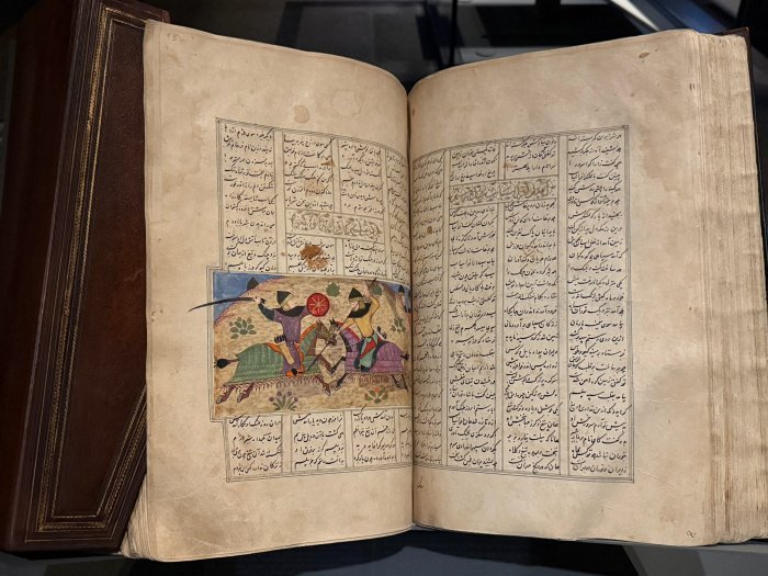 Шахнама Фирдауси. Музей исламского искусства в Дохе (Катар). Фото: Роман Зиякаев.