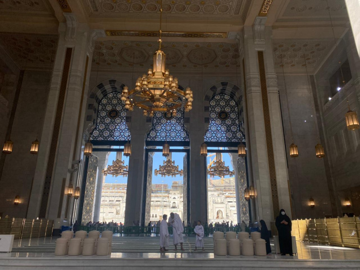 Источник Зам-Зам, водой которого Джабраил омыл сердце Пророка ﷺ, наполнил его мудростью и верой. Фото: Ислам-тудей