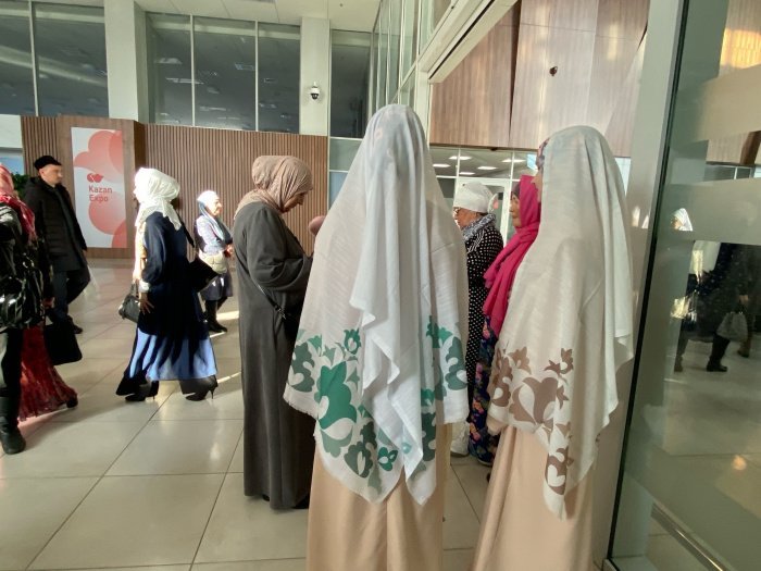 Скромность как традиция: платок как мост между культурами и поколениями