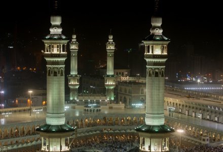 Встречаем Бараат – ночь, когда грешники отделяются от Рая, а праведники – от Ада