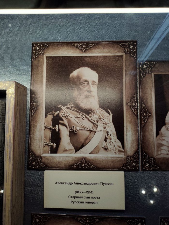 33 бусины тасбиха: как поэзия Пушкина переродилась в каллиграфии (Фото)