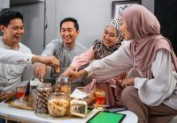 Ифтар в одиночестве или в компании: как лучше?