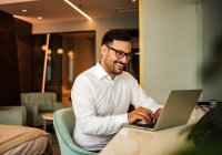 Богатый и щедрый или бедный и терпеливый: финансовые установки мусульманин (Видео)