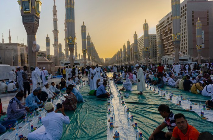 Ифтар в Медине. Фото: shutterstock.com, автор: PIXELGRAPH MEDIA LLP