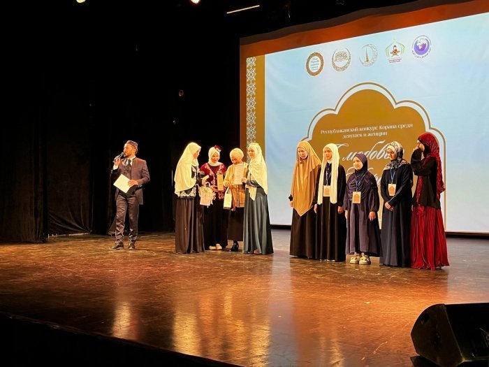 «Число хафизов среди девушек становится больше»: республиканский конкурс Корана среди женщин прошел в Казани