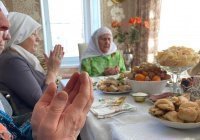 Что лучше раздавать на маджлисах: одежду, мыло или деньги?