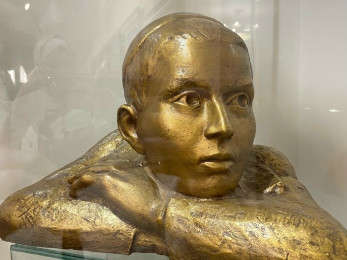 Бюст юного Тукая. Апиев Р.Г. Бюст юного Тукая. Апиев Р.Г.