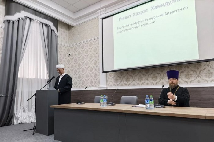 Фото: пресс-служба ДУМ РТ. Фото: пресс-служба ДУМ РТ.