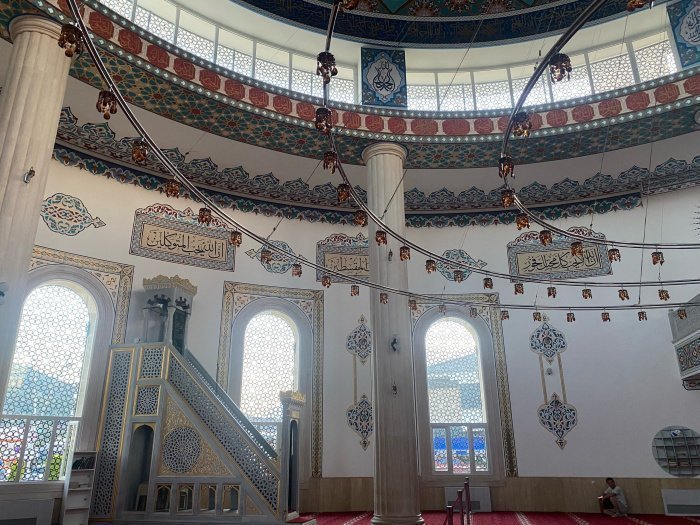 Мечеть Хузур в Кемере – оазис покоя на берегу моря (Фото)
