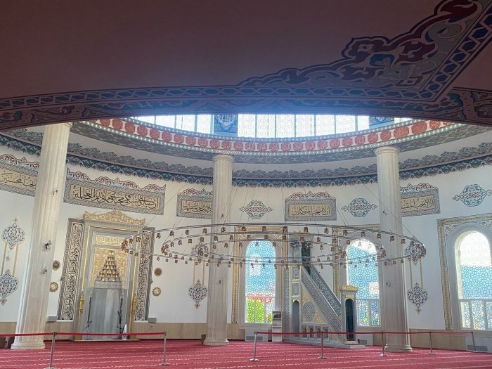 Мечеть Хузур в Кемере – оазис покоя на берегу моря (Фото)