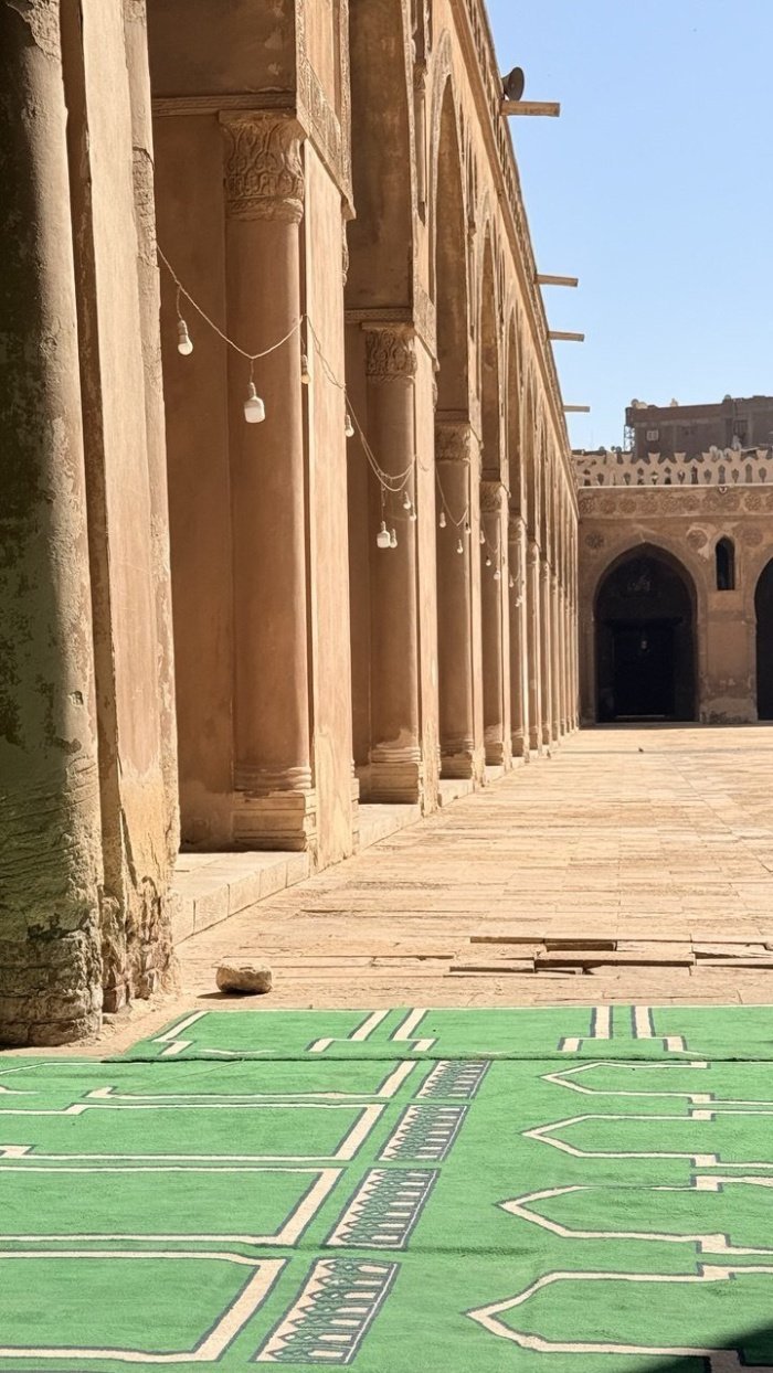 Мечеть Ибн Тулуна: живая история исламской архитектуры в сердце Каира (Фото)