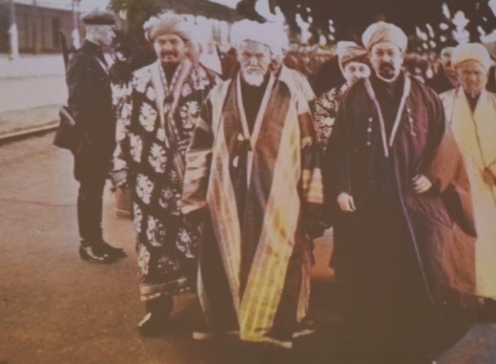 Делегация советских мусульман во главе с муфтием Ризаэтдином Фахрутдином, перед выездом в Саудовскую Аравию на I Всемирный конгресс мусульман в 1926 году. Фото архивной фотографии: Ислам-тудей Делегация советских мусульман во главе с муфтием Ризаэтдином Фахрутдином, перед выездом в Саудовскую Аравию на I Всемирный конгресс мусульман в 1926 году. Фото архивной фотографии: Ислам-тудей