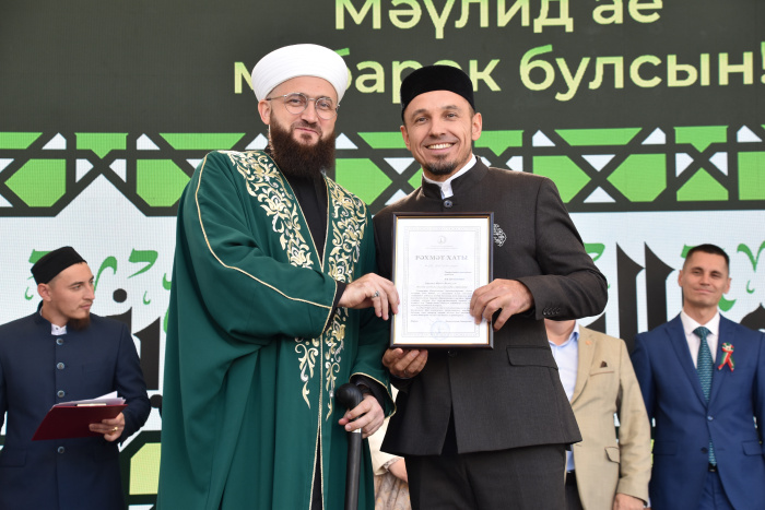 Празднование Мавлида в Казани: путевки в хадж, портфели первоклассникам и халяль-ярмарка (Фоторепортаж)