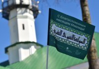 Празднование Мавлида в Казани: путевки в хадж, портфели первоклассникам и халяль-ярмарка (Фоторепортаж)