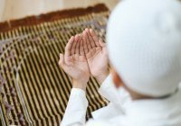 Посторонние мысли при чтении намаза: как с ними бороться