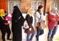 Дозволяет ли Ислам женщинам носить брюки? 