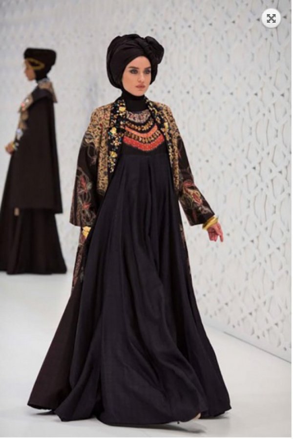 300 исламских дизайнеров представили наряды поразительной красоты (ФОТО)